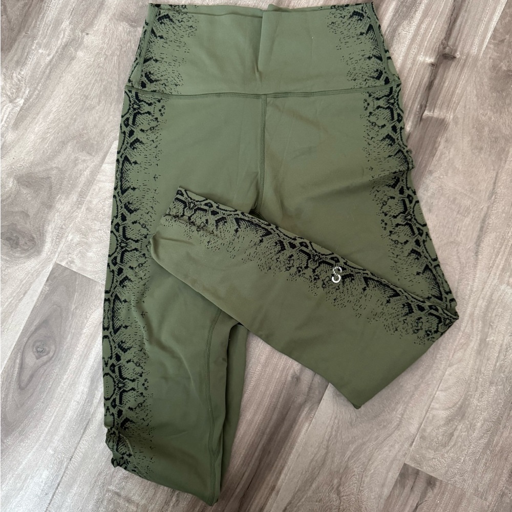 Curves N Combatboots Green Snake Print Leggings